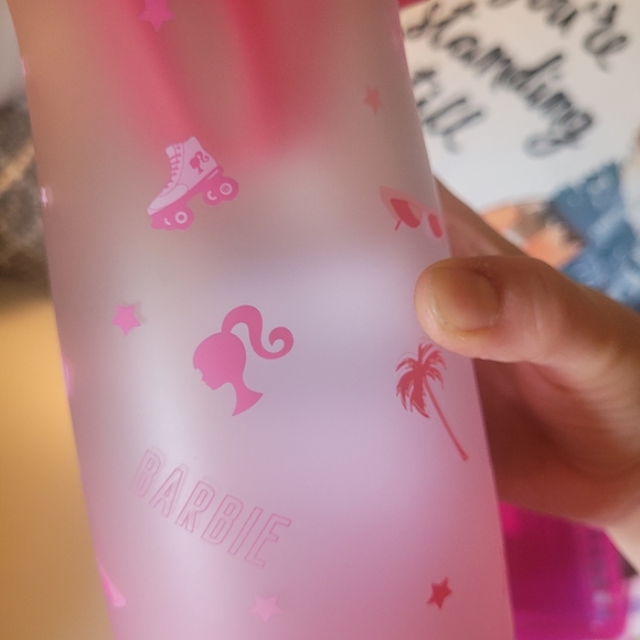 Barbie x Miniso BARBIE COLLECTION PLASTIC BOTTLE. Flip lid Pink! - Picture 11 of 11